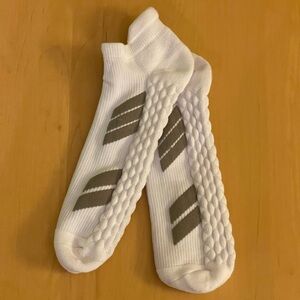 NWOT - HIGH PERFORMANCE GRIP SOCKS